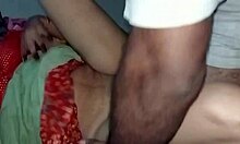 业余印度情侣自制视频,特色是继妹和姐夫的无保护性行为