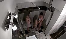 热辣的淋浴三人组被摄像机捕捉到