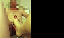 意大利熟女在自制视频中展示她的足部恋物技巧